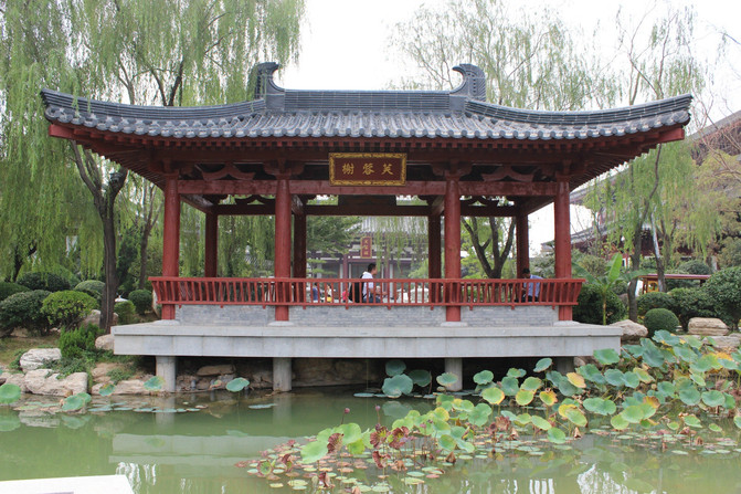 进去看了看 又暴露自己的文艺气息了 芙蓉园里芙蓉湖,芙蓉湖上芙蓉