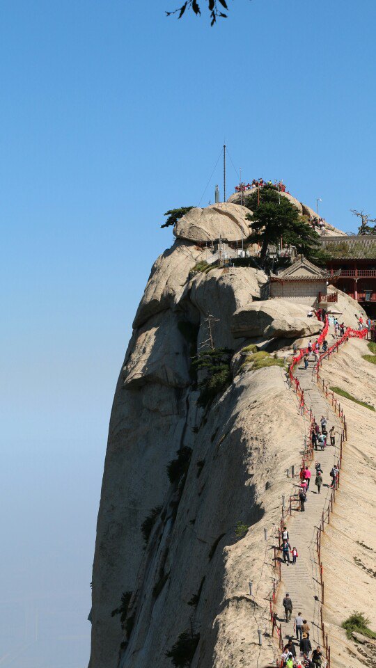 坐的索道上的西峰,恐高的人伤不起啊,风景太美了,可是不敢往下看