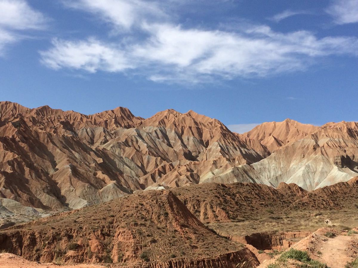 贵德国家地质公园阿什贡七彩峰丛景区