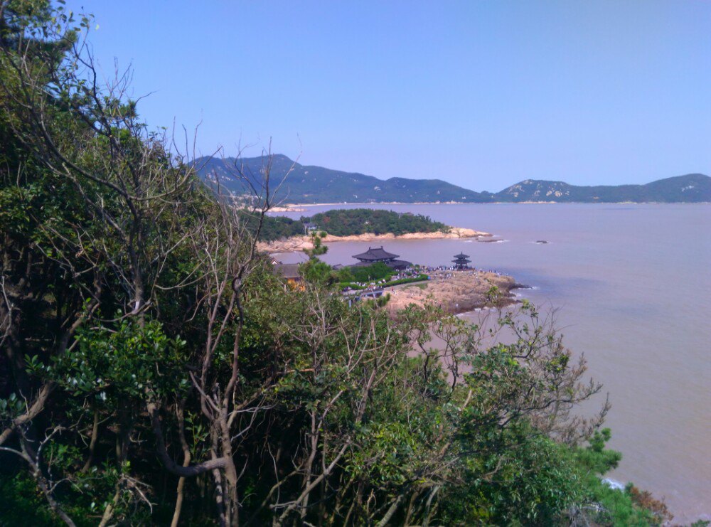 门票稍贵 里面巴士 坐船 景点票全部另付 半天游玩行程 没能去枸杞岛嵊泗岛有点遗憾 因为船只有一班还是一大早 以后有机会再去 去舟山感觉没有提前做好功课自己去有点乱 根本没方向 没时间 跟团游可能安排比较好吧