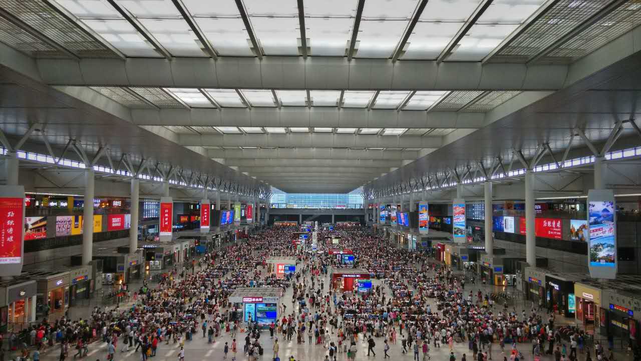 早上从上海交大闵行校区到虹桥火车站能赶到7