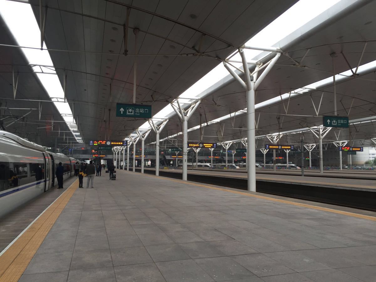 津滨轻轨9号线最后一班几点从天津站发车？
