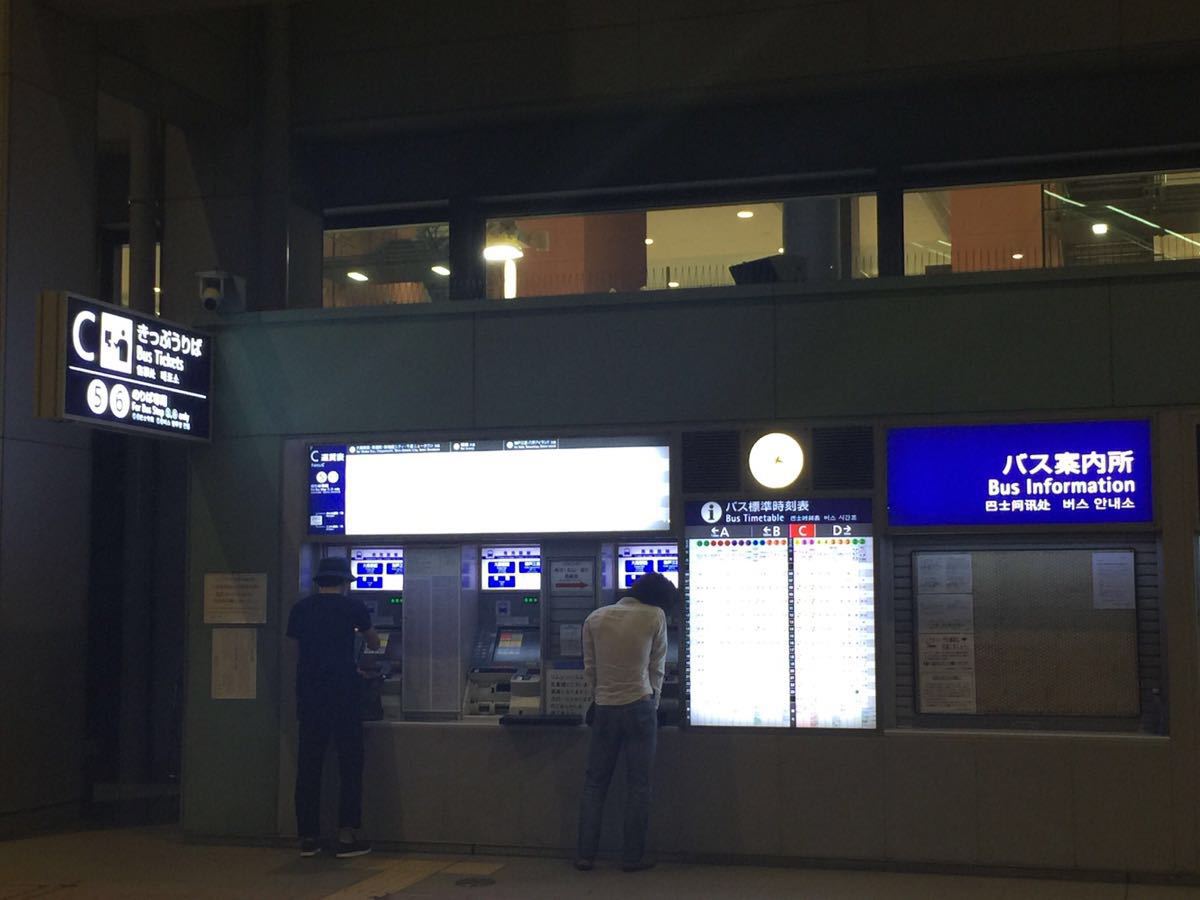 关西机场免税店在候机楼两端,有很多一线品牌,菲戈拉慕,celine,香奈儿