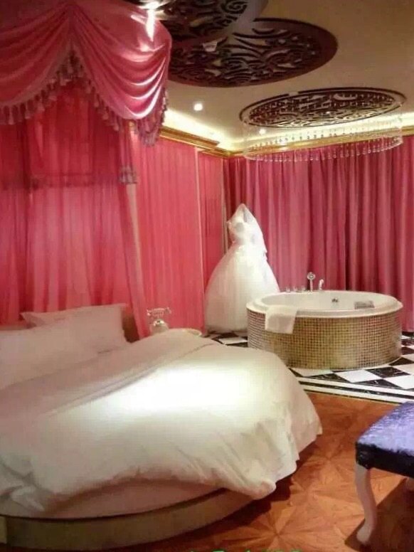 天鹅恋情侣主题酒店(深圳罗湖店)