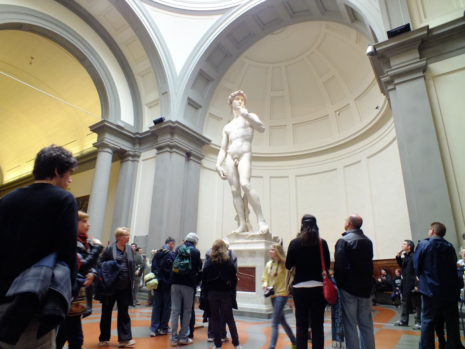 佛罗伦萨，一座满载荣耀的博物馆，一幅文艺复兴时的油画