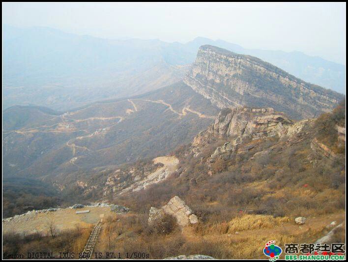 中灵山座落于登封颖阳镇与偃师佛光乡交界处.