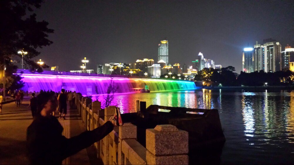 【携程攻略】南宁南湖公园景点,南湖大桥夜景非常美丽