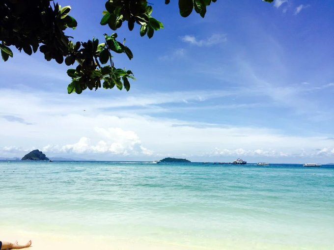 芭东海滩,白天没什么好玩的,晚上绝对的不一样的风景,各种酒吧,街道上