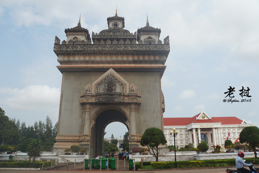 穿行于金塔间,加持在过客身——2015匆匆老挝