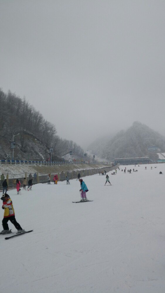 伏牛山滑雪度假乐园