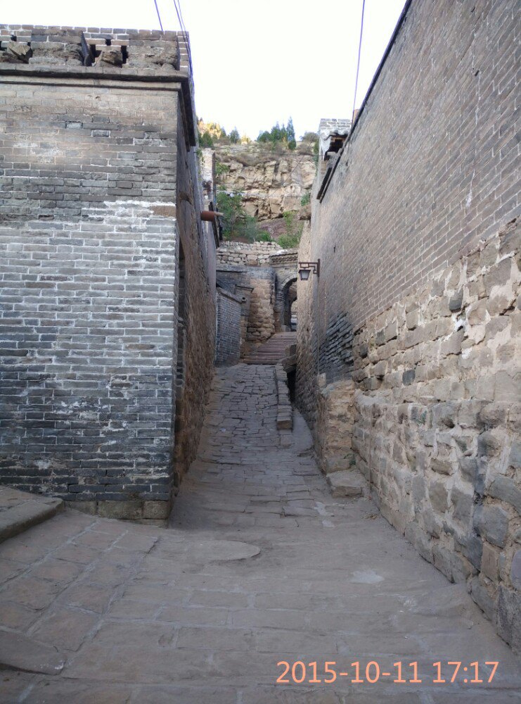 10月18日临县天气预报:多云 气温: 10℃~18℃