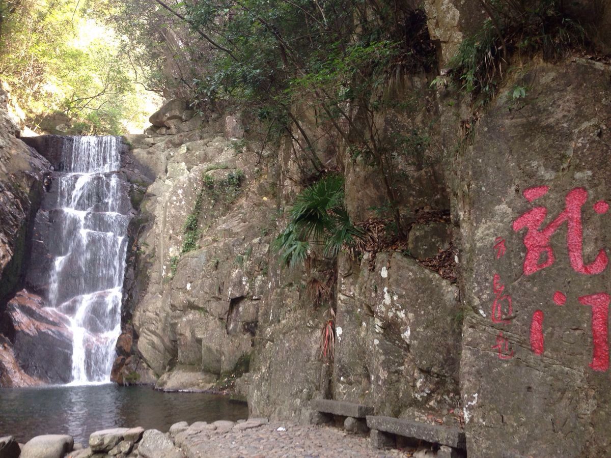 还行,景色就是浙江大山常见的那样山水,带小孩爬山有些吃力了