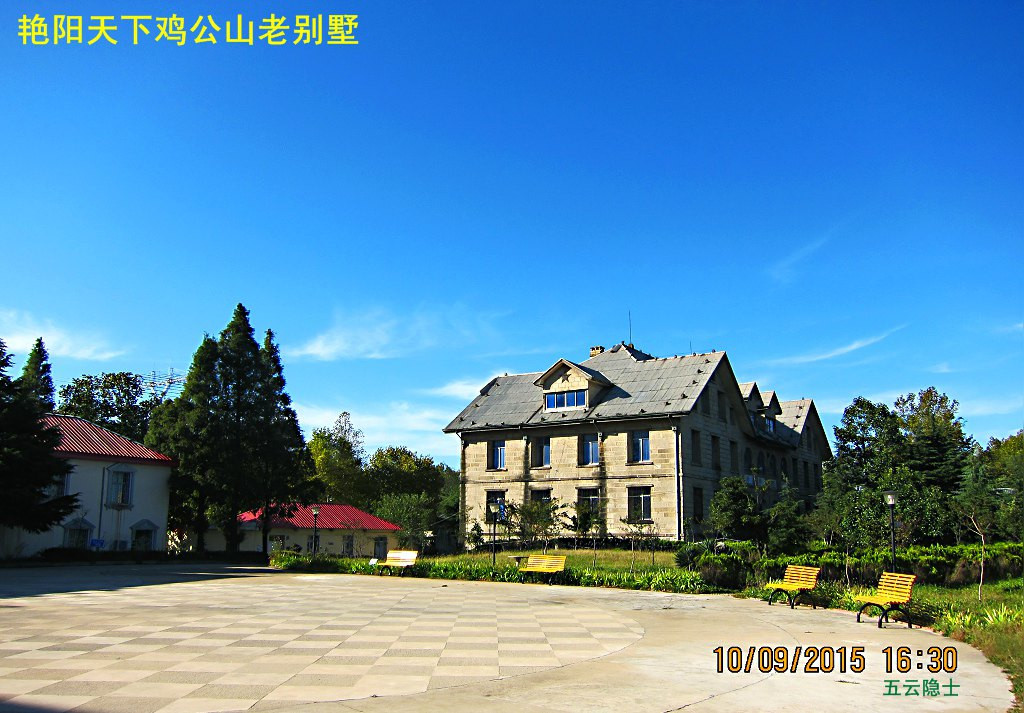 这里是广州军区鸡公山疗养院,里边有很多漂亮的异域风格别墅掩映在绿