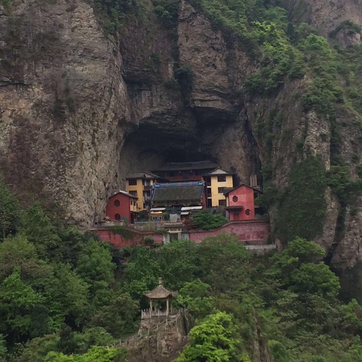 【携程攻略】雁荡山雁荡山景点,山洞里寺庙里面不错,!