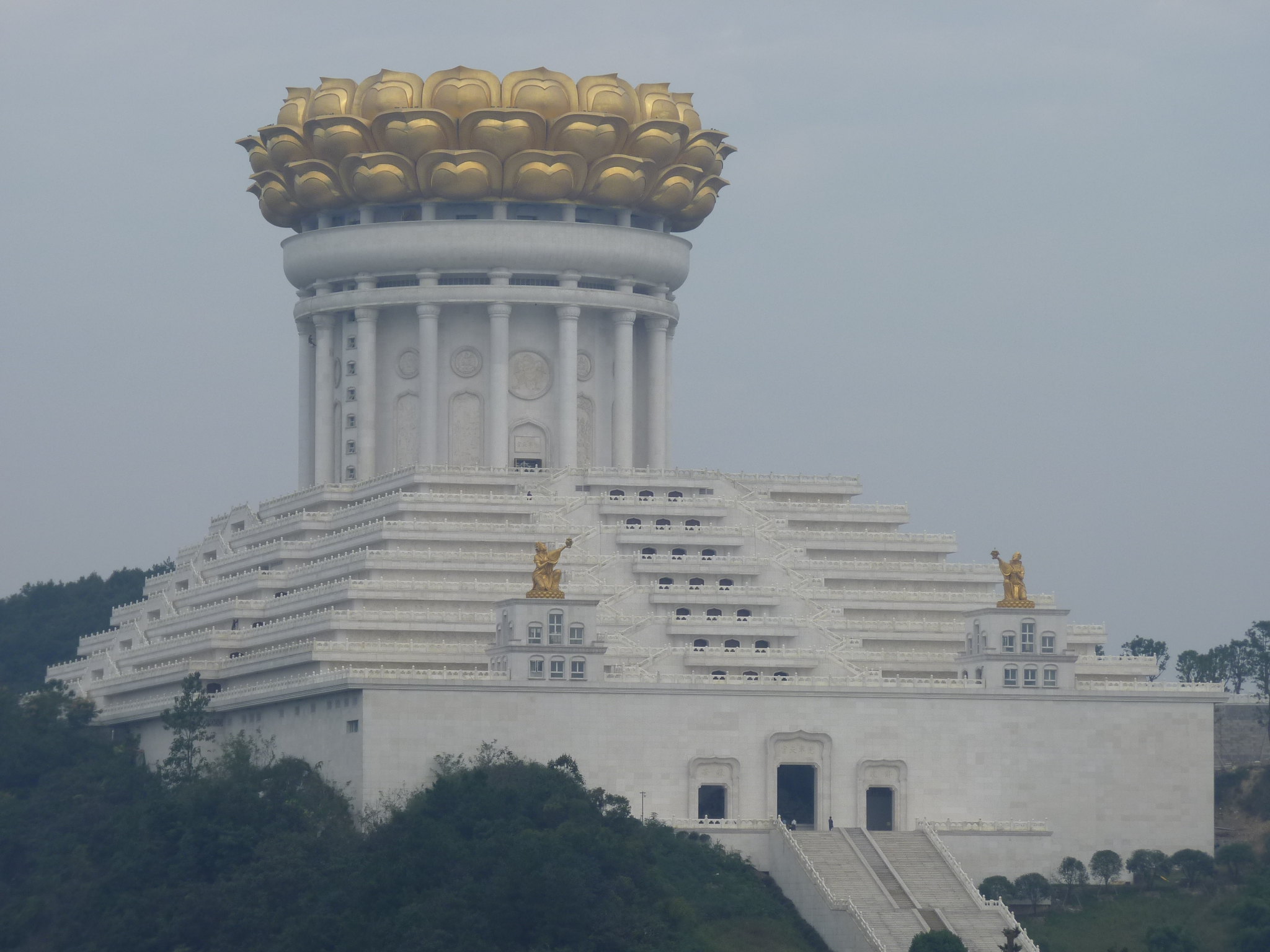 从上到下分别为:紫金莲花,天宫内院,七重宝垣.