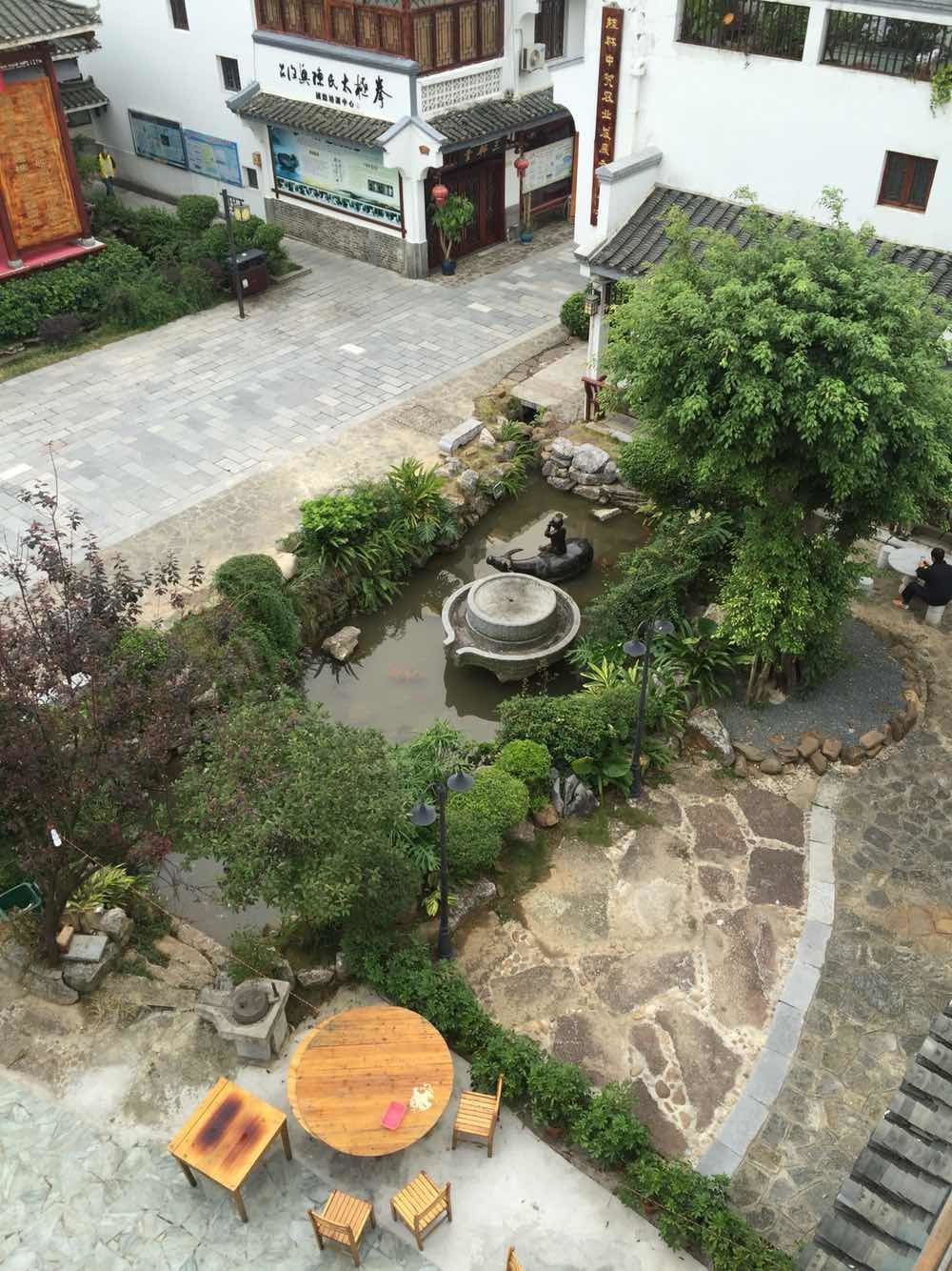 本来订的是标准间,但是一楼在装修小卖部,别墅又有一间房在装修,v别墅祈白洁健二楼图片