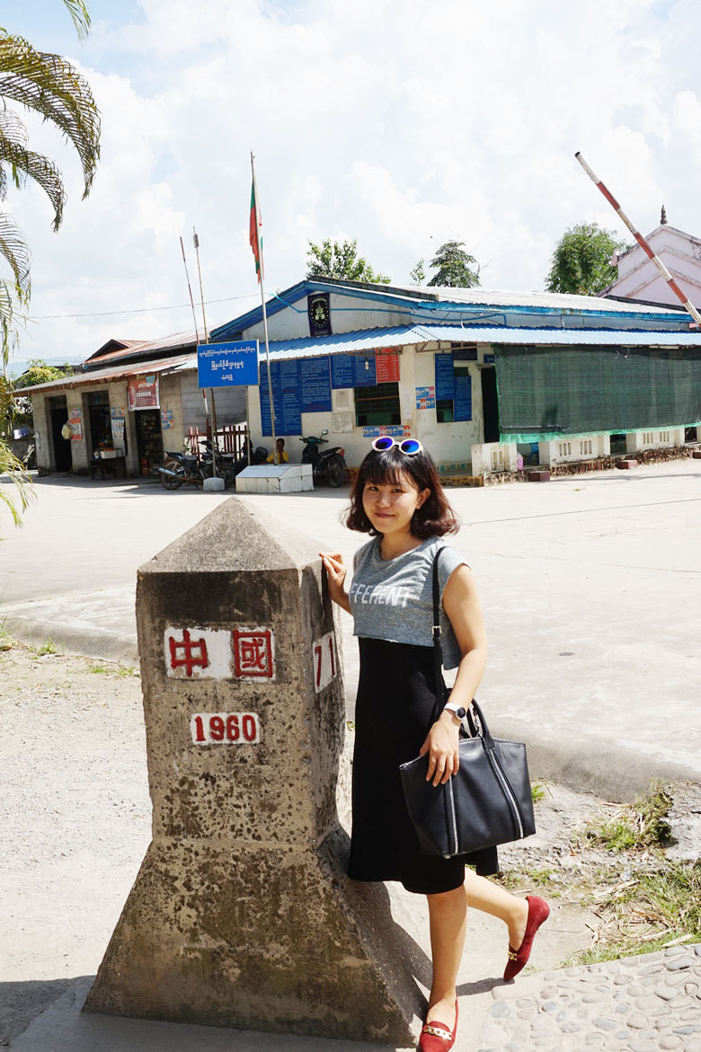 探秘中缅边境云南德宏芒市勐焕大金塔景成地海畹町边关文化园独树成林