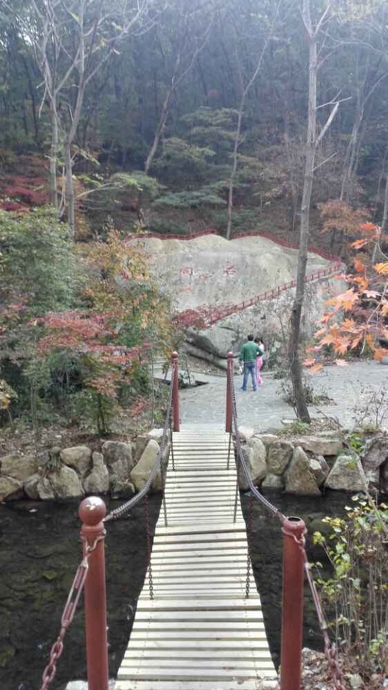 【携程攻略】辽宁凤凰山景点,80的门票,山门开在大路