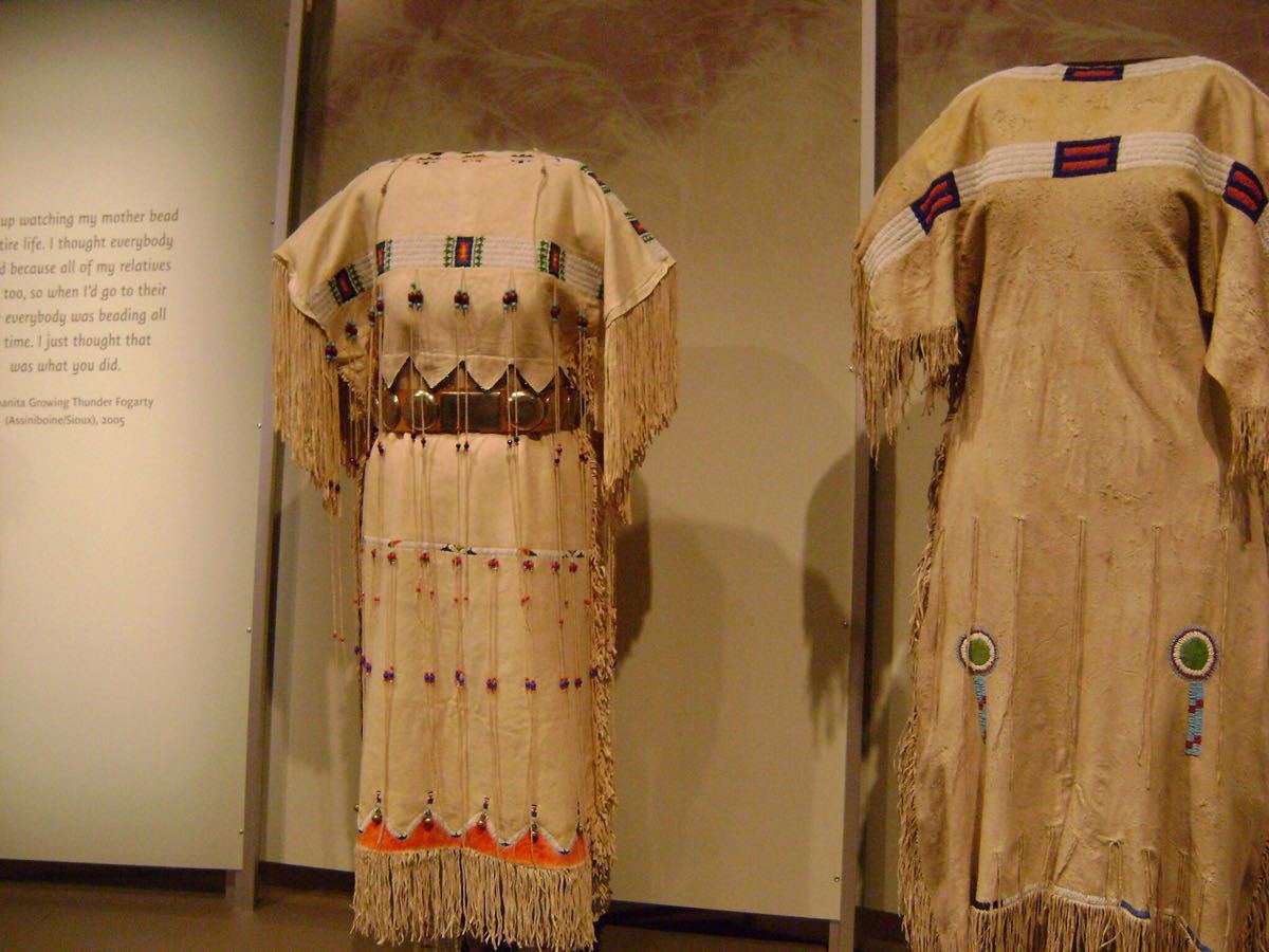 加拿大馆:纸袋diy制作印第安人服饰
