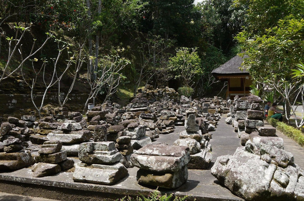 感受千年象窟遗迹,巴厘岛象窟寺旅游