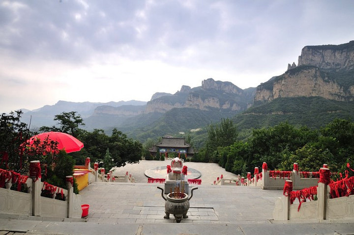 天桂山风景区位于石家庄平山县,在平山县有很多风景区,天桂山就是