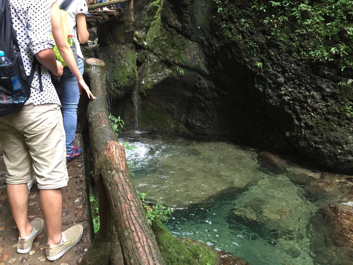 走飞泉沟,到翠映湖,不去登顶(到山顶白云古寨的路上,基本没水,没啥看
