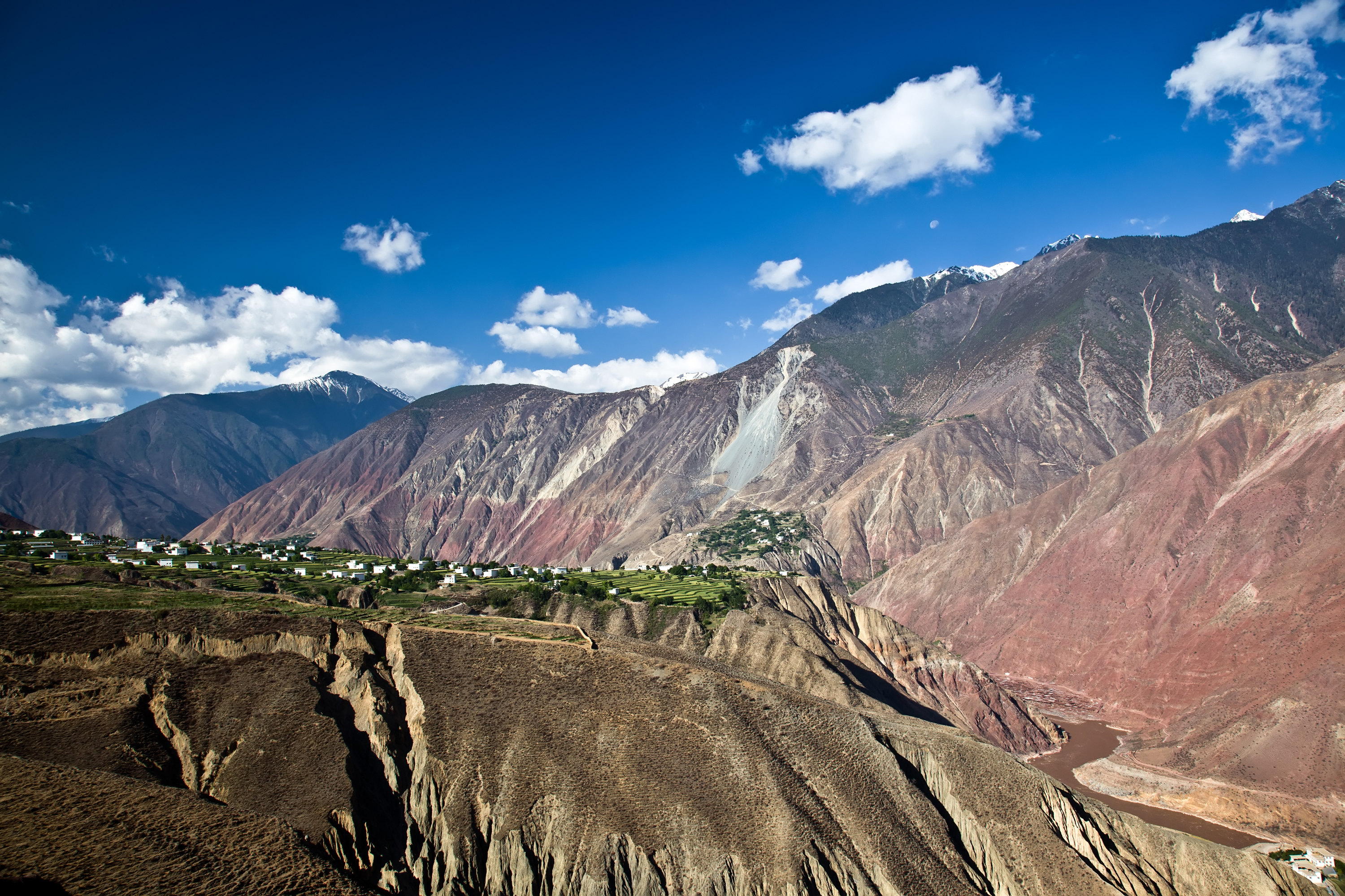 09月19日德钦天气预报:小雨 气温: 8℃~18℃
