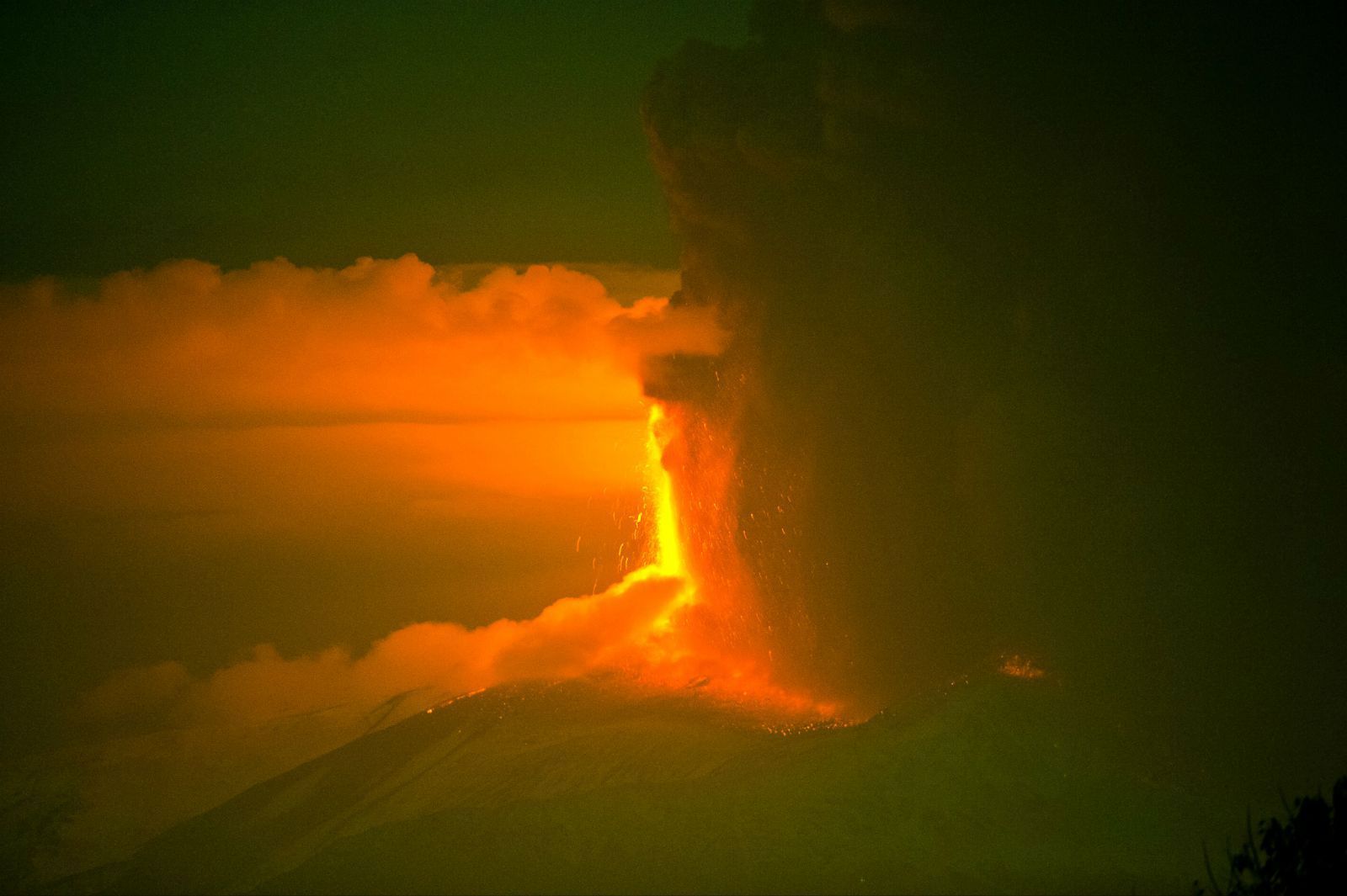 03月16日卡塔尼亚天气预报:小雨 气温: 6℃~13