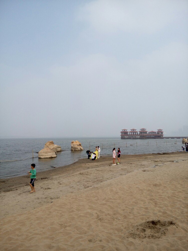       四码头,还有八里湖海韵沙滩