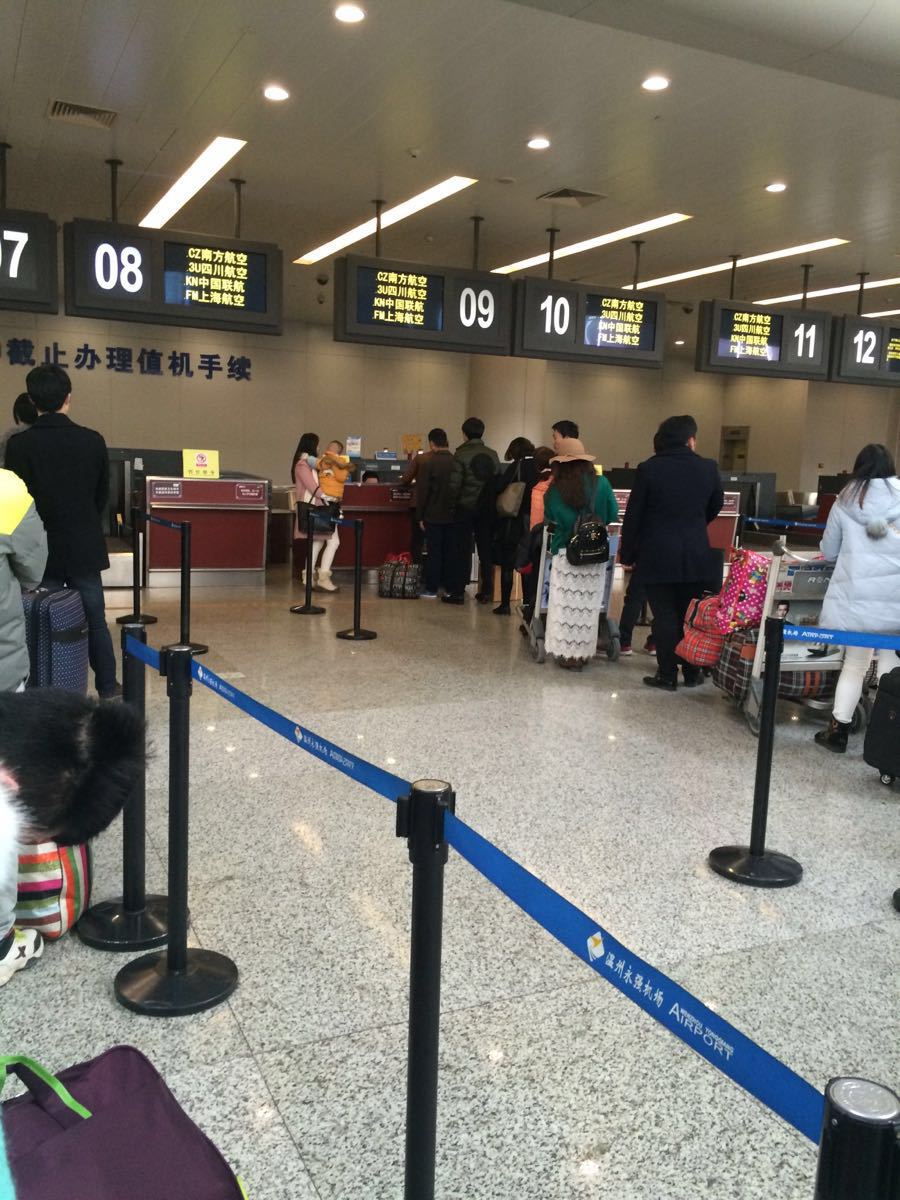 感觉武汉机场真的挺好的,办理登机很快,不用等很久.