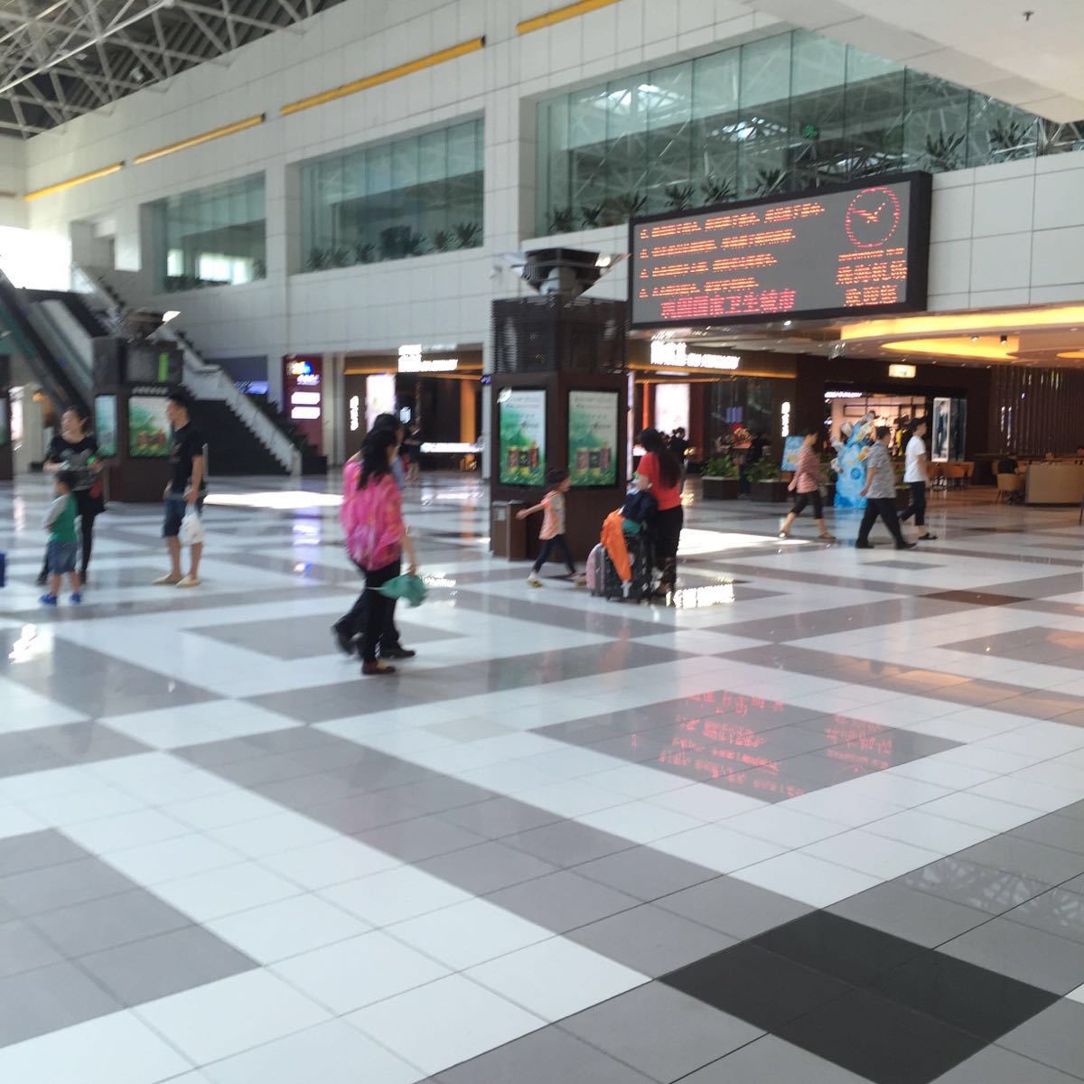【携程攻略】珠海金湾机场，环境不错 相对其他机场人流量不是很多 坐车也很方便