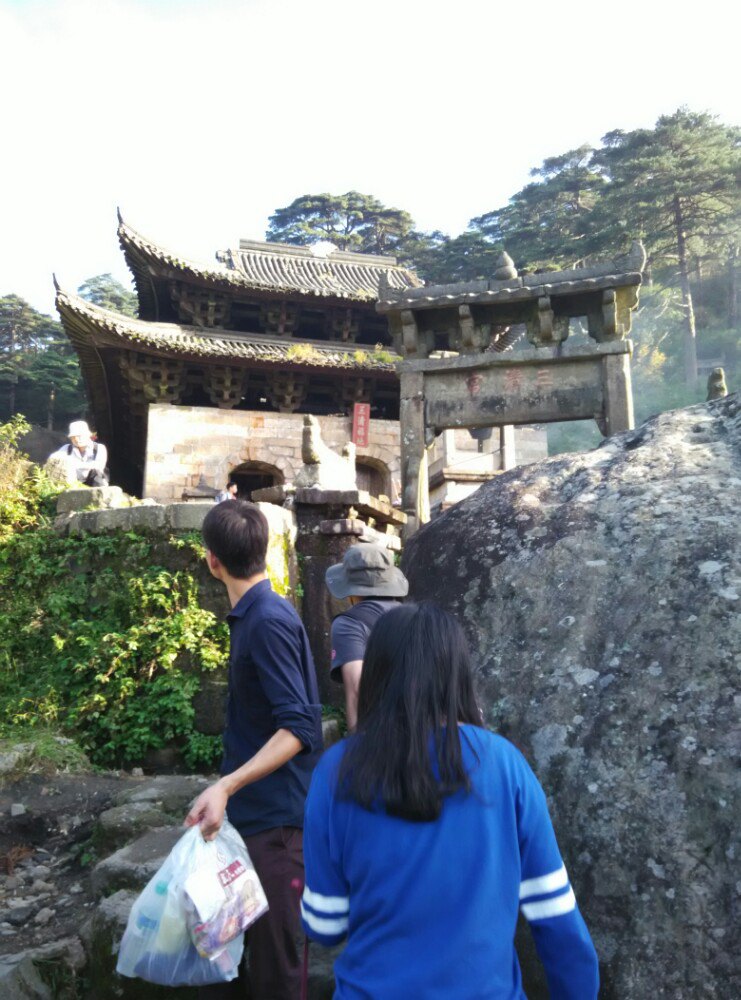 三清山因为有三清宫呀!
