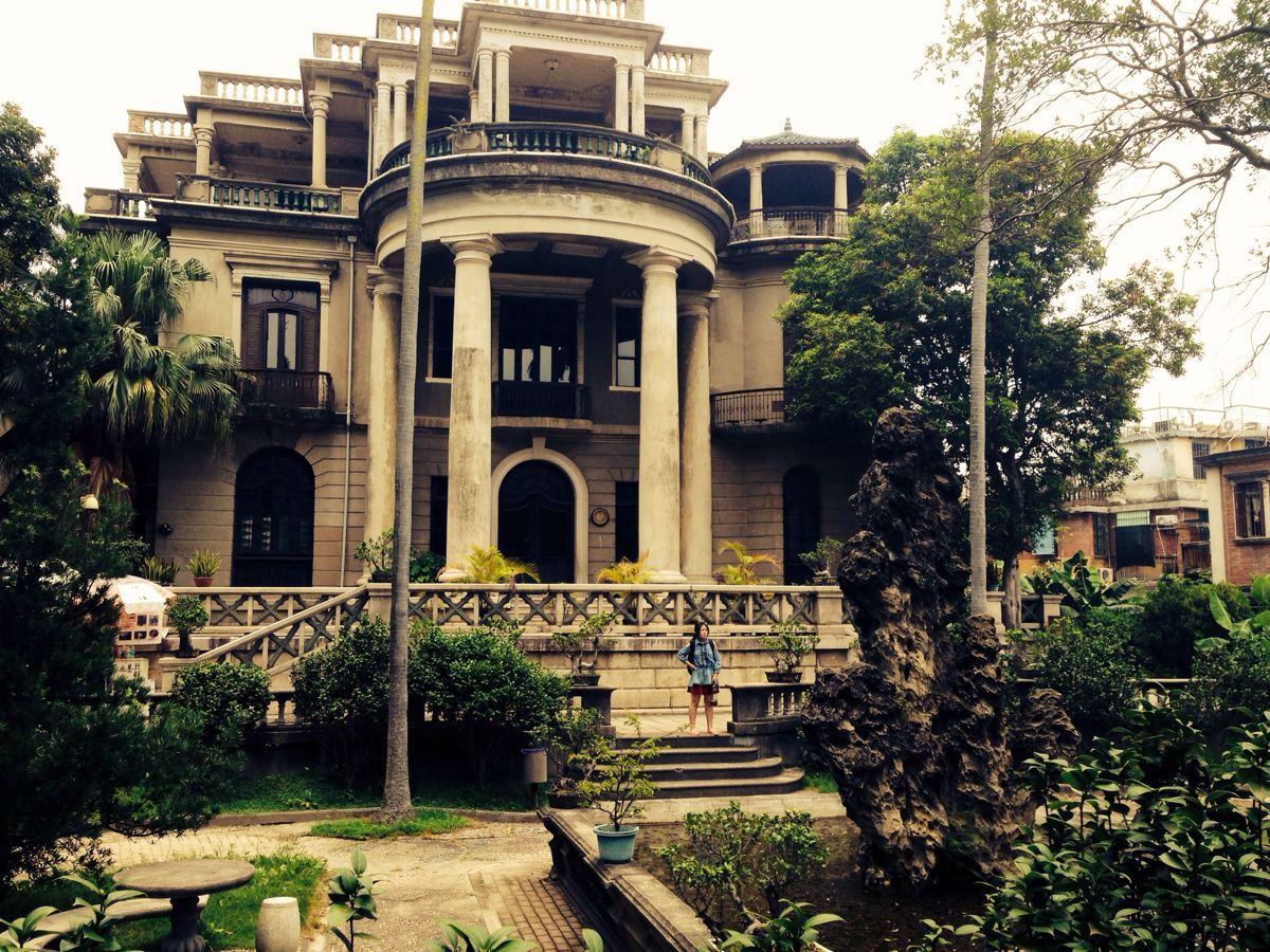 刘化永一行先后参观了洋河酒厂,生态郑楼,月色荷塘及包装创意中心等