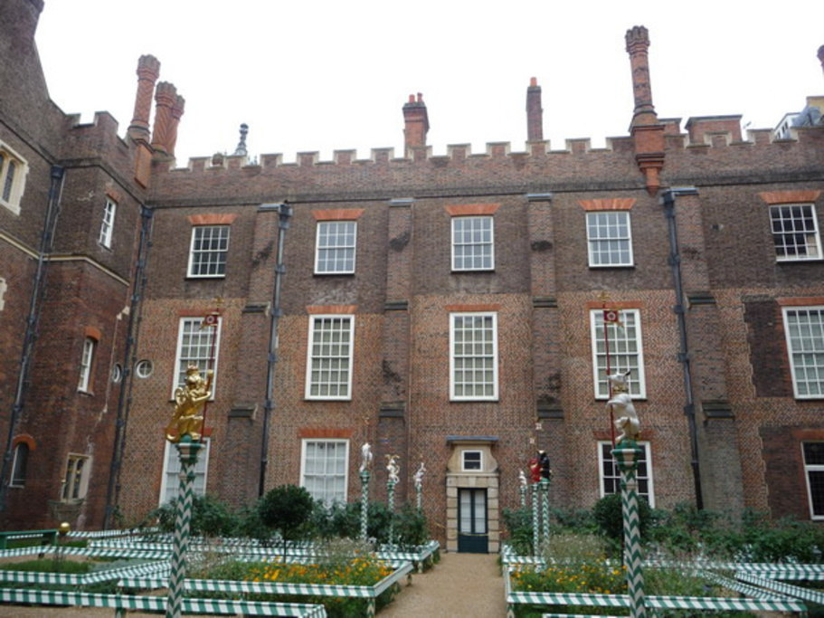 汉普顿宫灵异事件真相,就是那个拍到了人的照