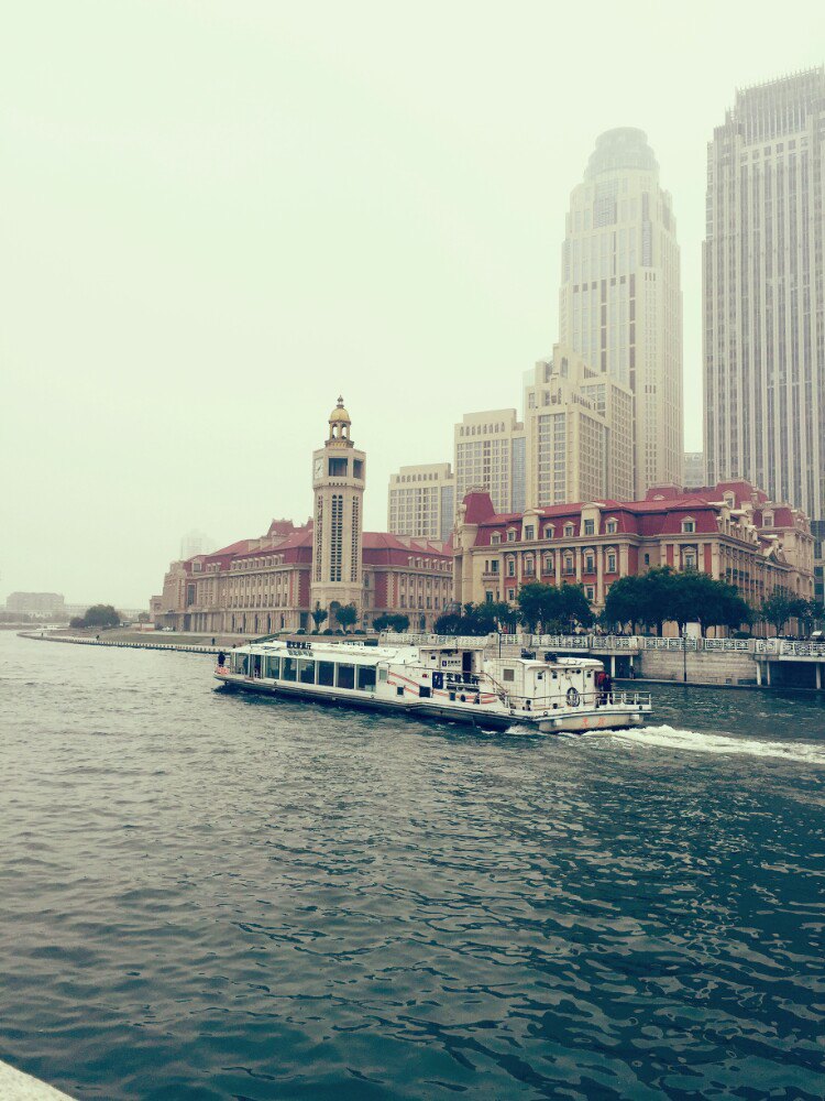 海河游船
