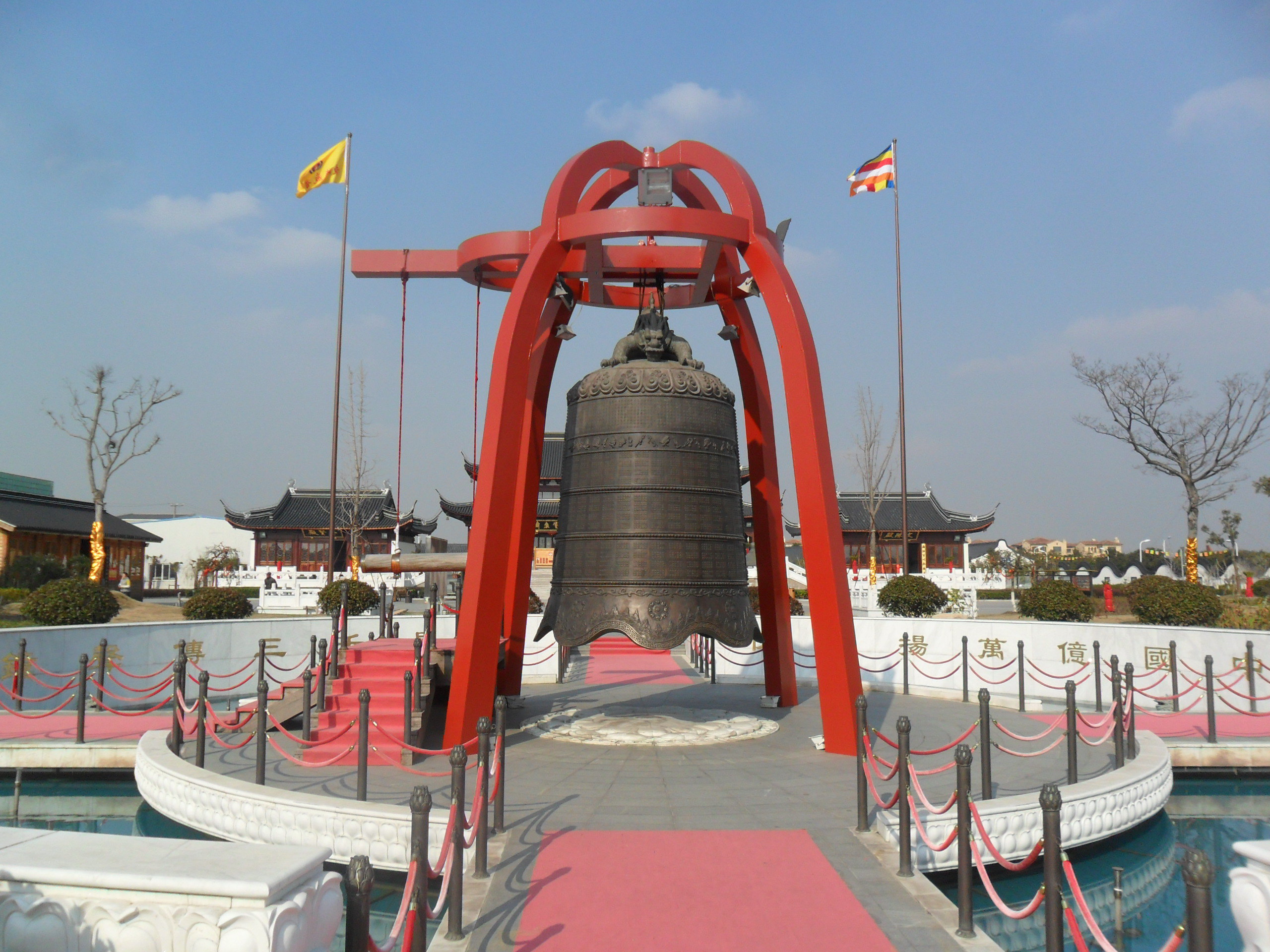 东海观音寺坐落奉贤海湾旅游区,新建寺庙,有很多传说故事