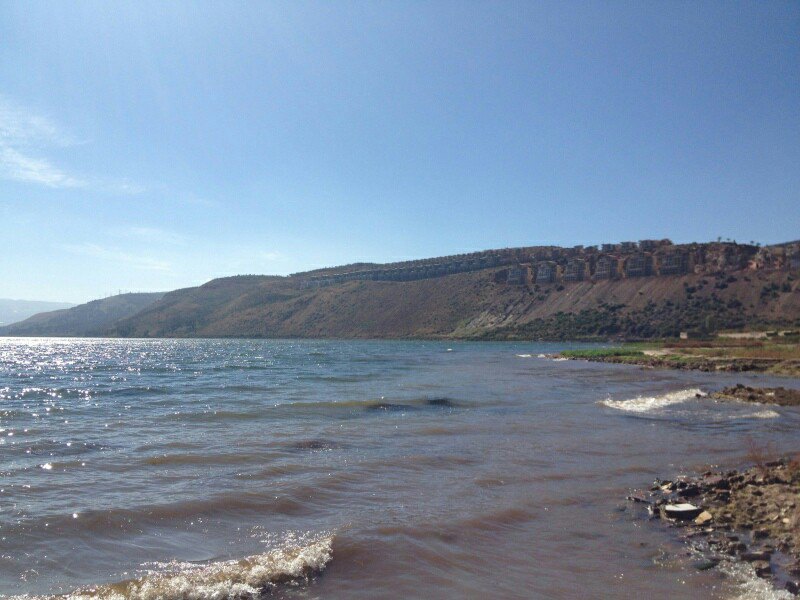 阳宗海这个地方其实不怎么好玩啦这是一个淡水湖湖水还不错但岸边的水