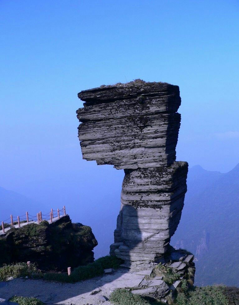 铜仁梵净山是一个人间仙境,景色非常美,有时去旅游下吧!