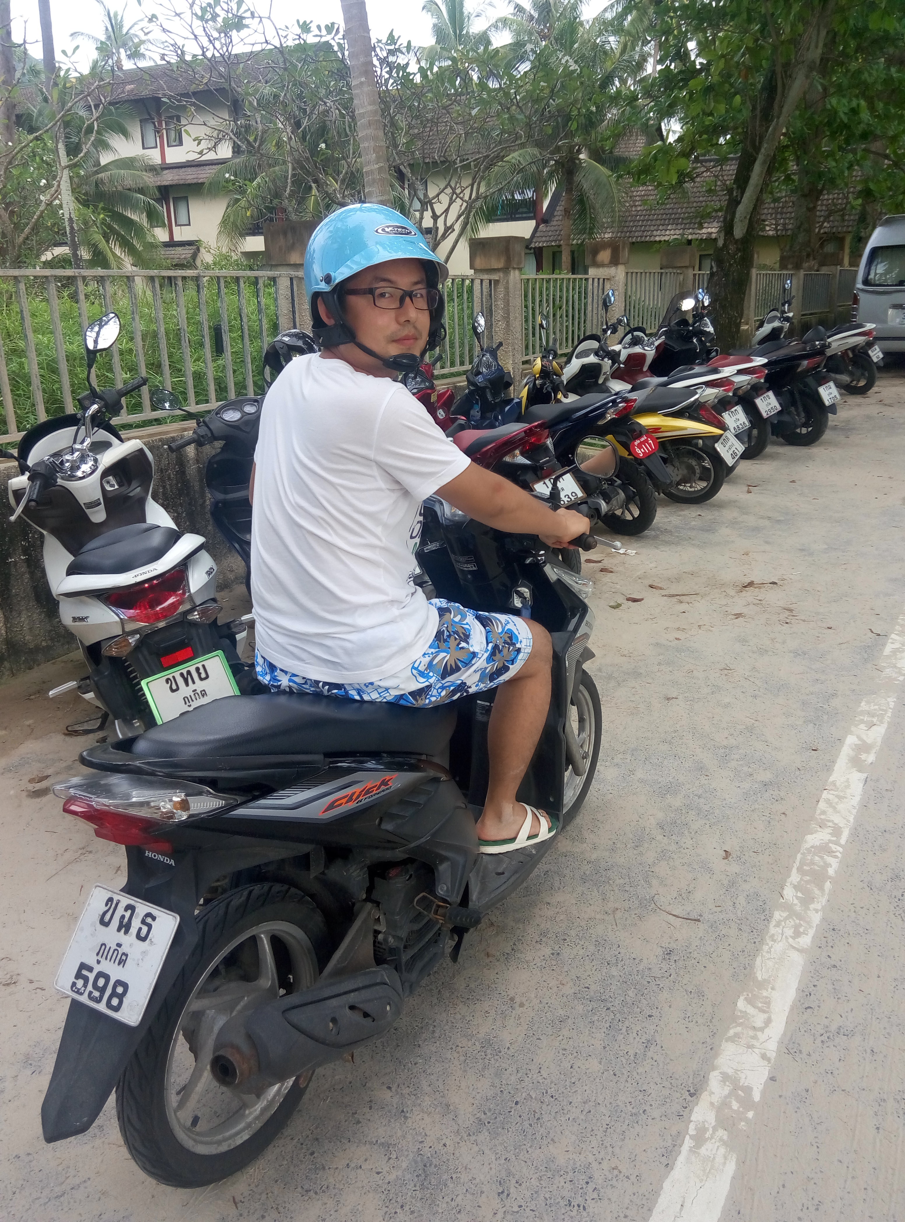 照个背影                                               摩托车