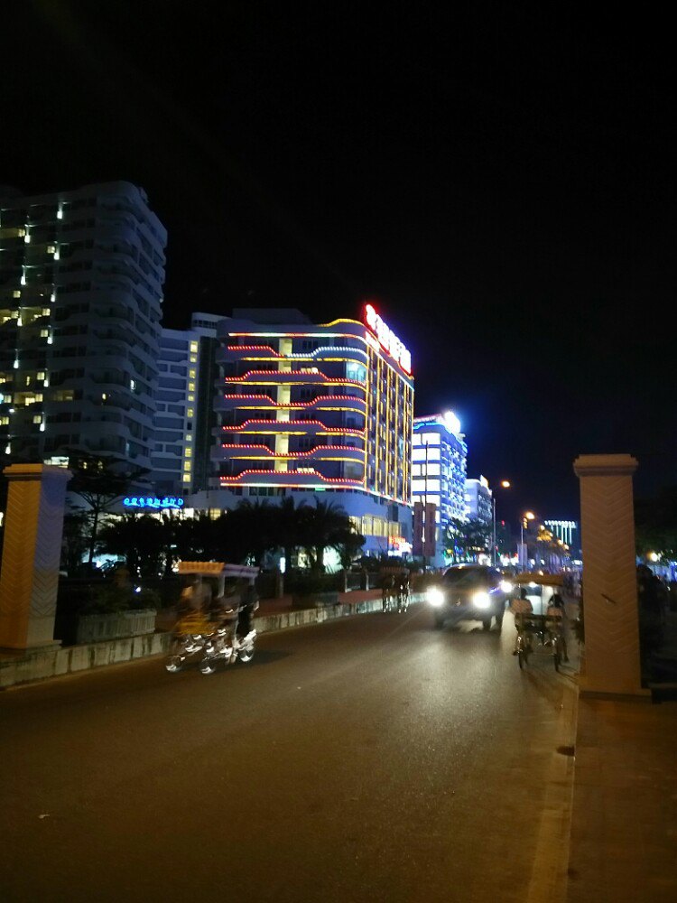 沙滩很多.夜景美丽,金融街社区生活多彩,丰富游人兴致!