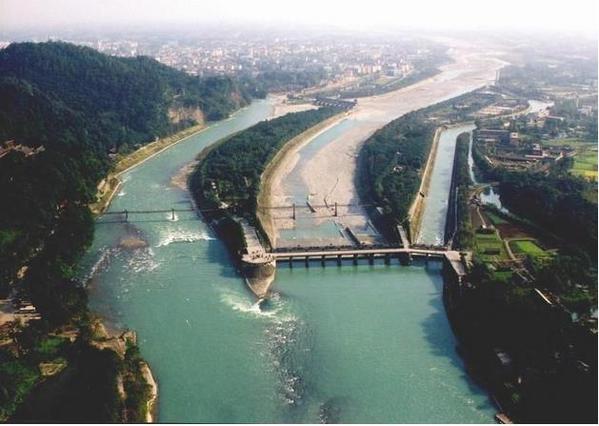 成都+都江堰+青城山2日1晚半自助游·一天跟