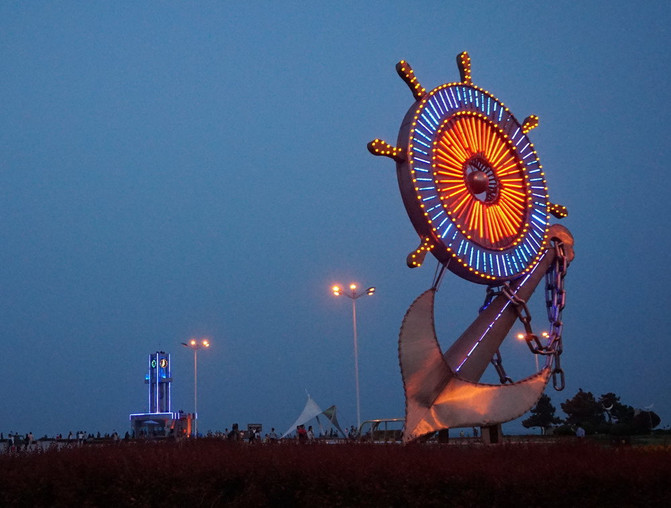 潮汐塔算是万平口夜景里面唯一的亮点了.