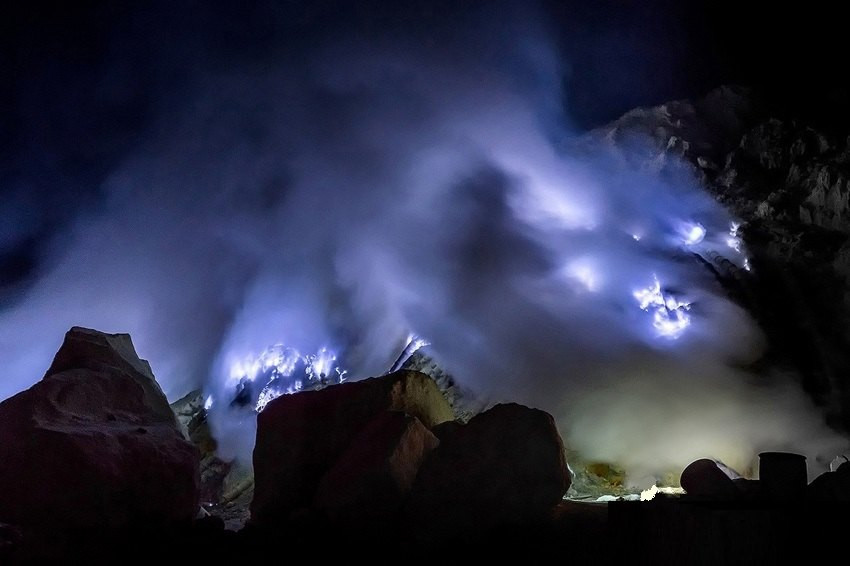 印尼巴厘岛看岩浆_卡瓦伊真火山岩浆