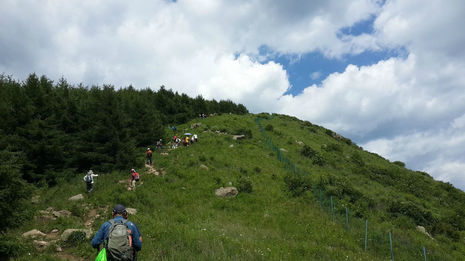 阎家坪-销魂坡哑口-小海坨-鞍部-大海坨村 线路较长,风景美丽