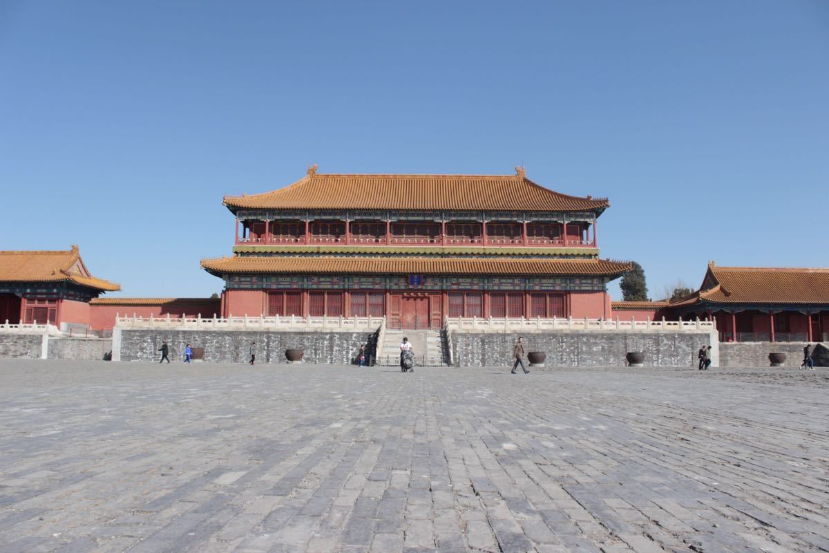 故宫非常漂亮,吃的价位也很合理,但是记得在北京尽量不要做出租车,因为不管去哪里,上车司机会告诉你那里有外宾接待 ,交通管制,然后把你带到钟楼进门左拐让买150元的门票进去,可以翻看钟鼓楼评价或者百度北京出租车鼓楼,很多经历类似的骗局,进去继续套路你买很贵的貔貅或者字画。