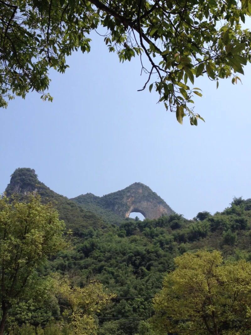 【携程攻略】广西月亮山景点,没进入到景区内,就在路上远远的看了,还