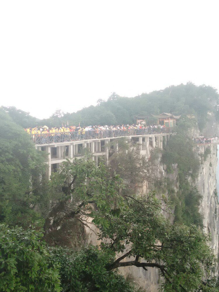 天门山玻璃栈道