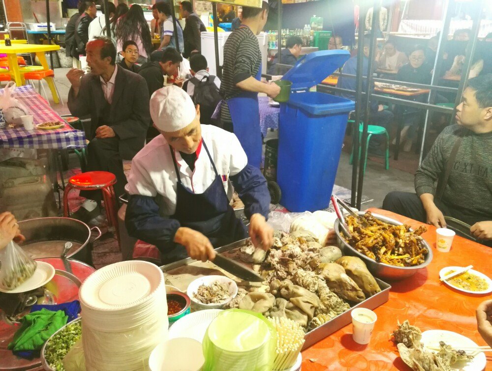 正宁路小吃夜市