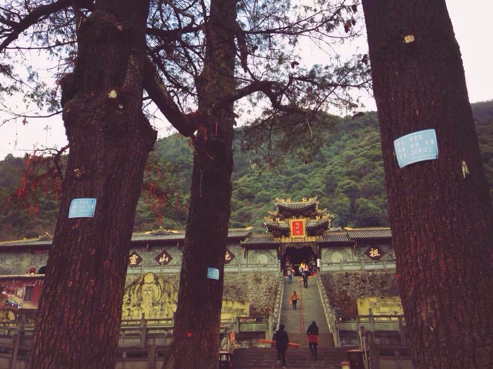 【携程攻略】冕宁灵山寺景点,据说这里特别灵,我们家.