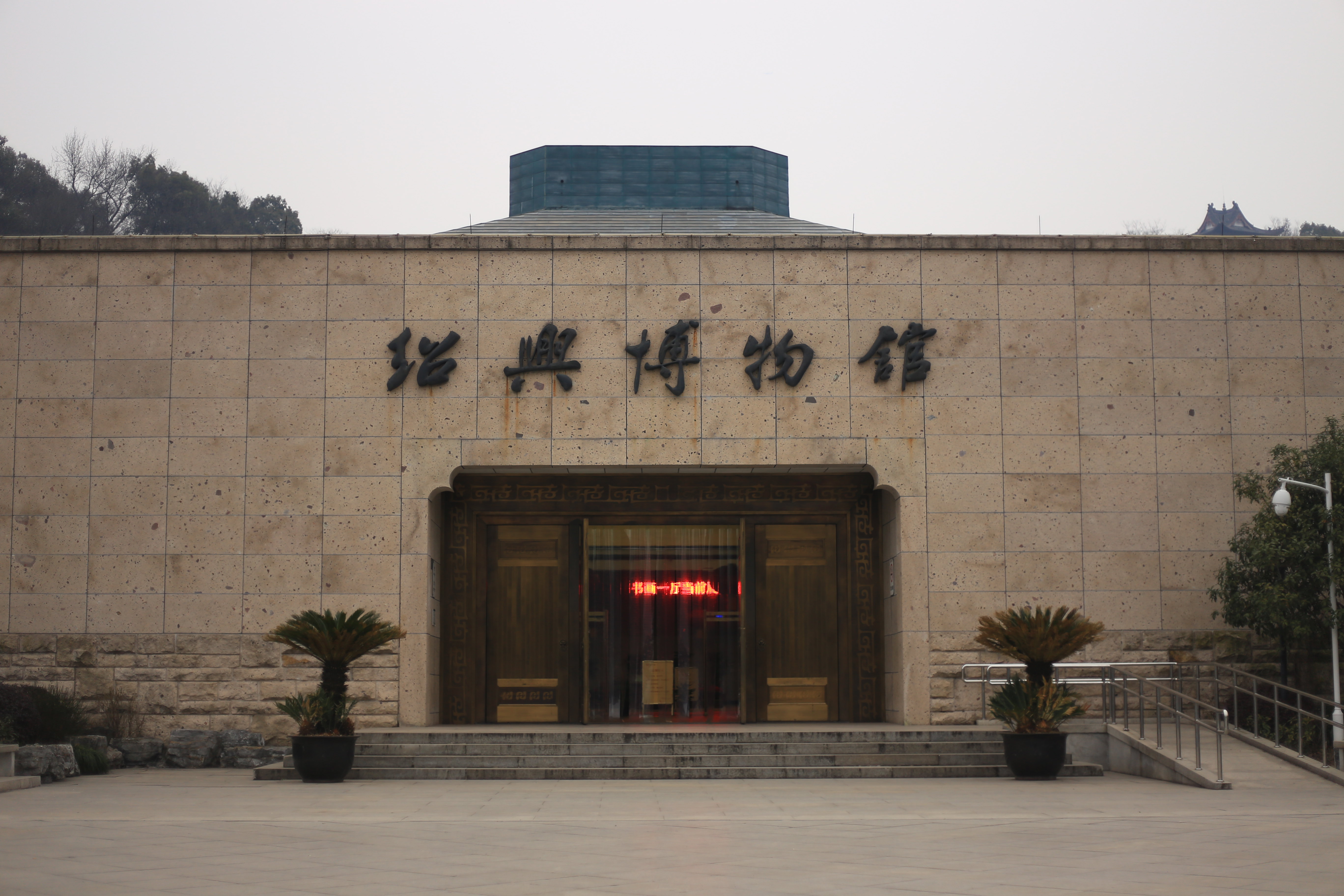 中国珠算博物馆“镇馆之宝”：紫檀大算盘_荔枝网新闻